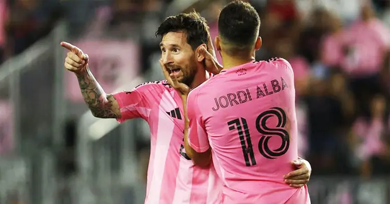 ম্যাচে মেসি ও আলবার উদযাপন